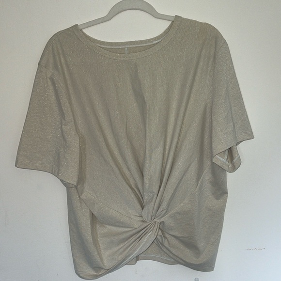 Women’s lululemon metallic top - Picture 2 of 4